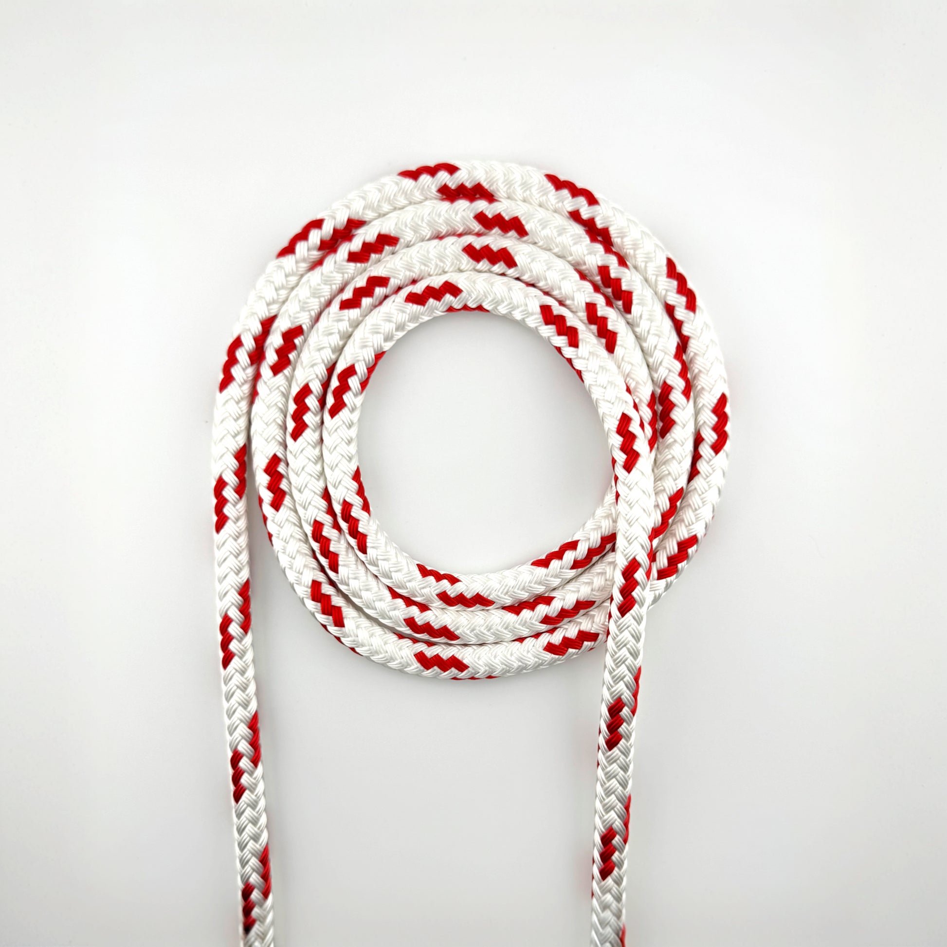 Lupes Ultra double-braided rope in white with red flecks, made from high-tenacity polyester for low stretch and long-lasting performance.