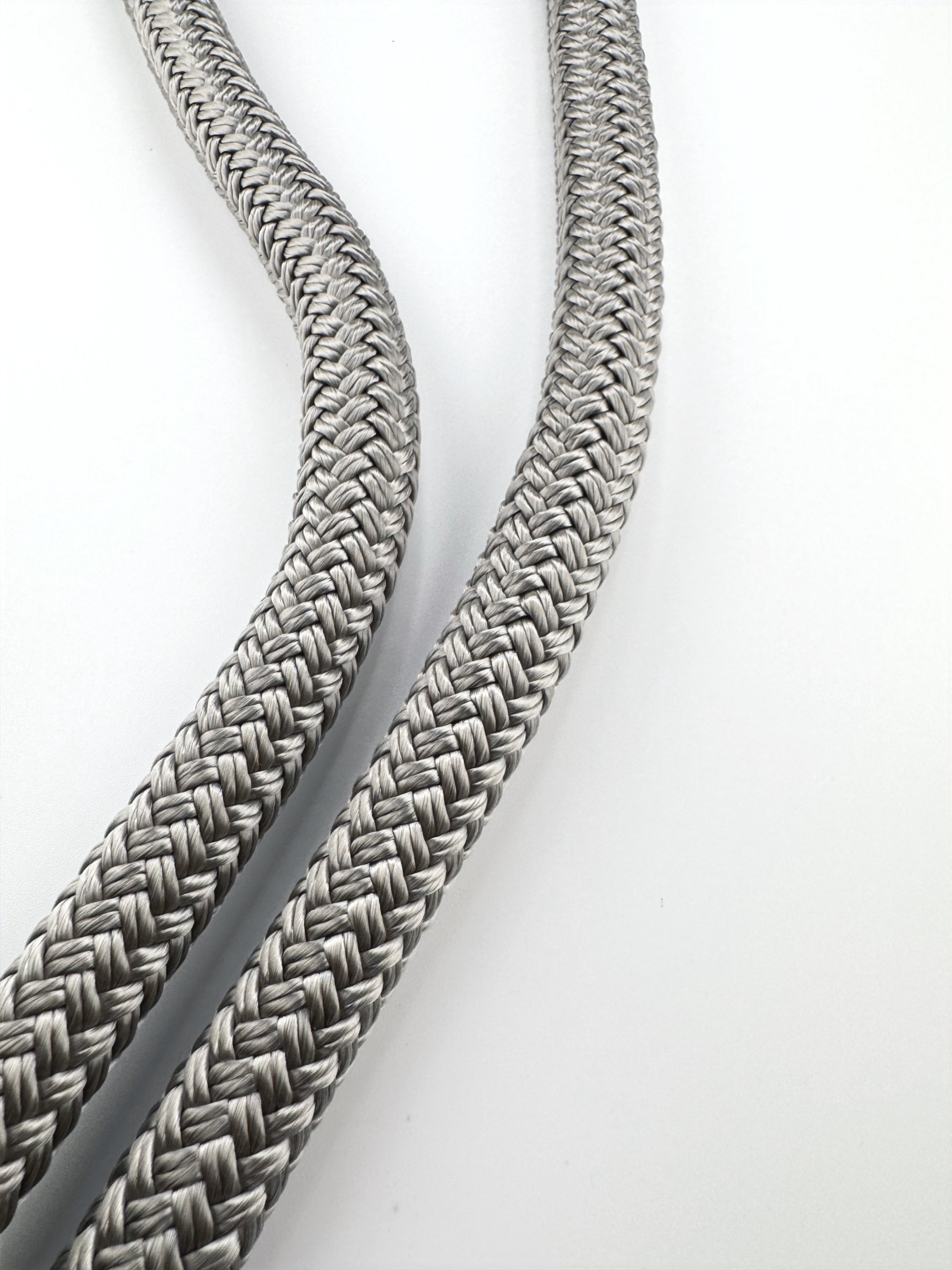 Lupes® Vipera premium silver dock line with carry bag, made from durable HT polyester for secure and reliable boat docking.